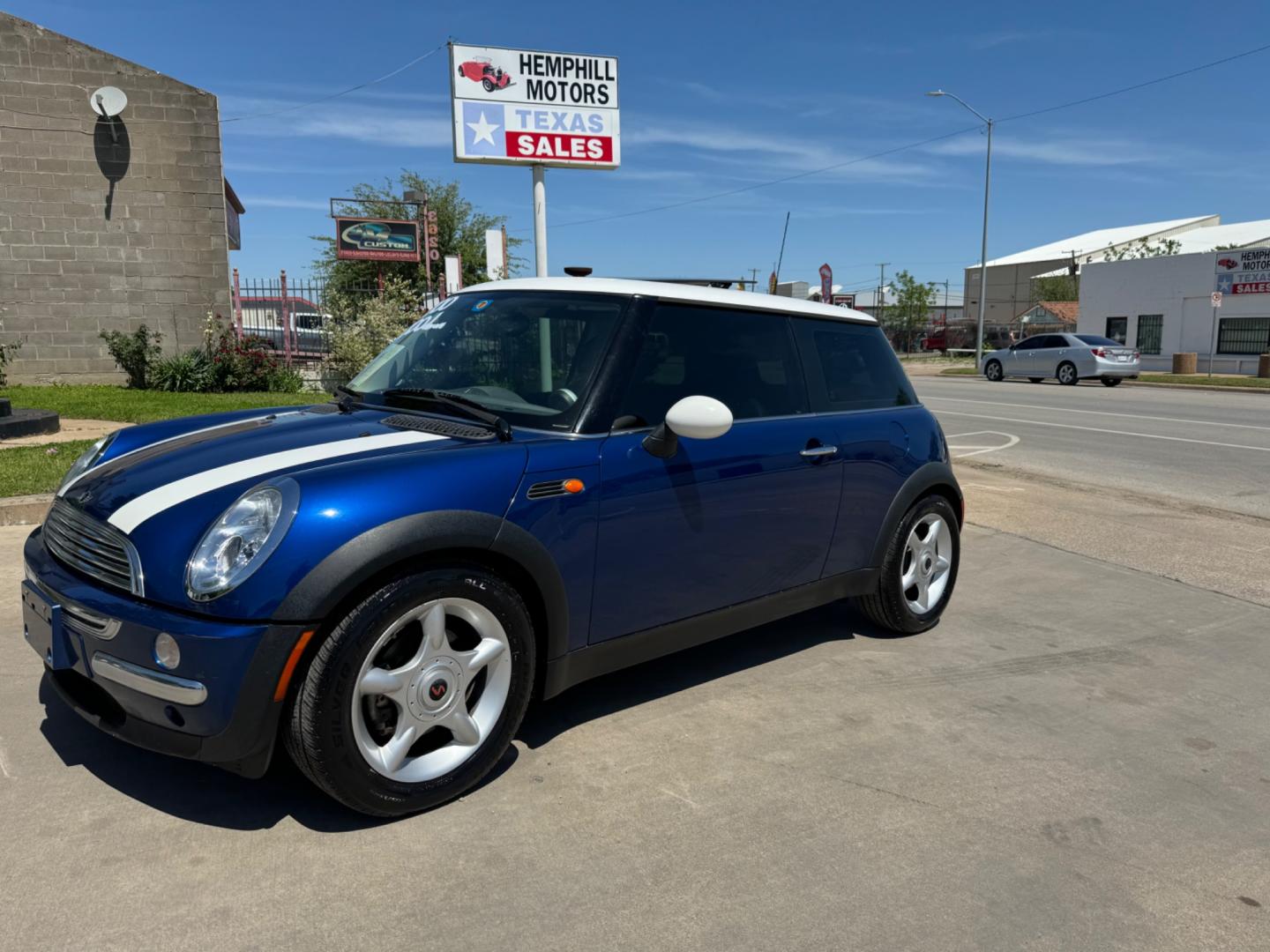 2003 Blue Mini Cooper (WMWRC33463T) , Standard transmission, located at 3624 Hemphill St., Fort Worth, TX, 76110, (817) 926-8921, 32.696205, -97.331985 - Photo#0